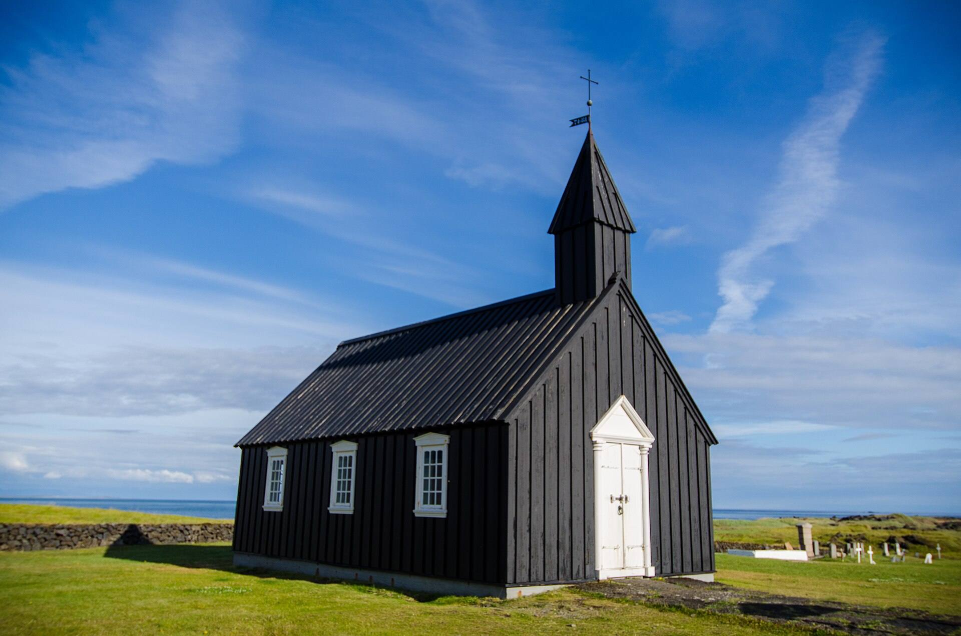 The black church at Búðir